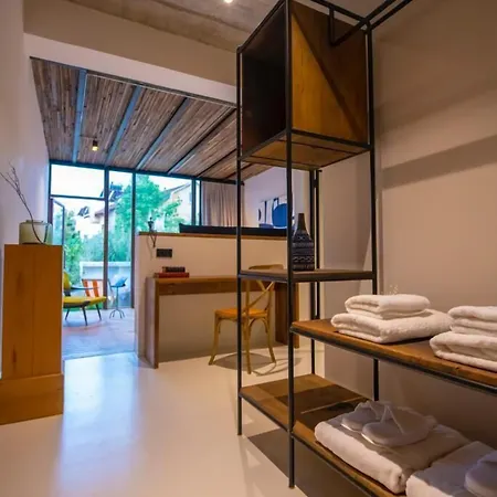 To Be Social House Hotel