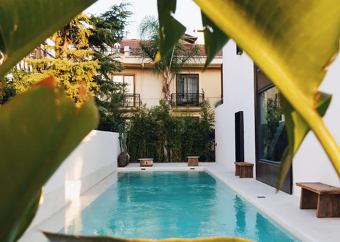 To Be Social House Hotel