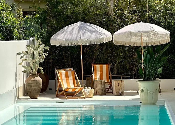 Hotel To Be Social House 3*