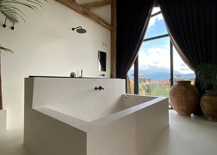 To Be Social House Hotel 3*