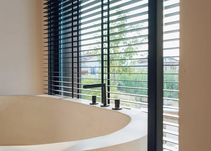 To Be Social House 3*