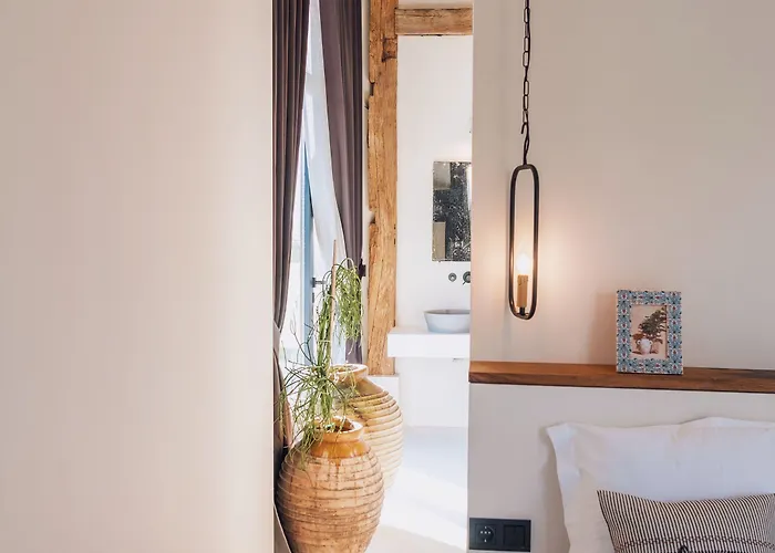 Hotel To Be Social House