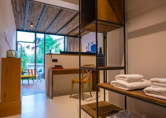 To Be Social House Hotel