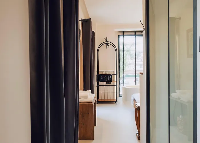 Hotel To Be Social House 3*