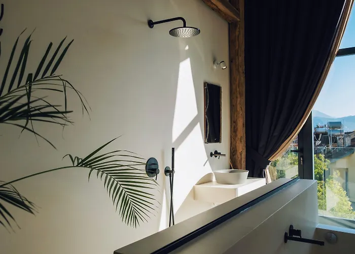 Hotel To Be Social House