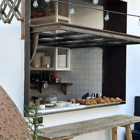 Hotel To Be Social House 3*