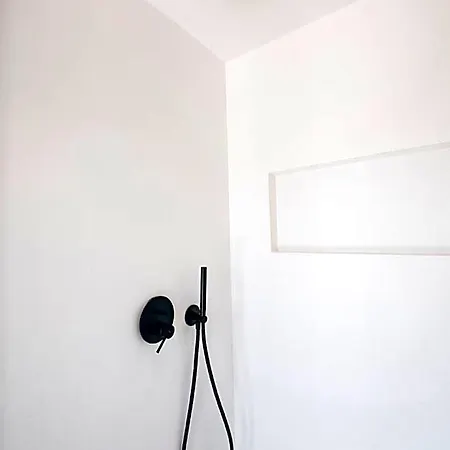 Hotel To Be Social House