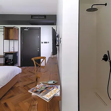 To Be Social House 3*