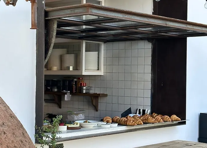 Отель To Be Social House 3*